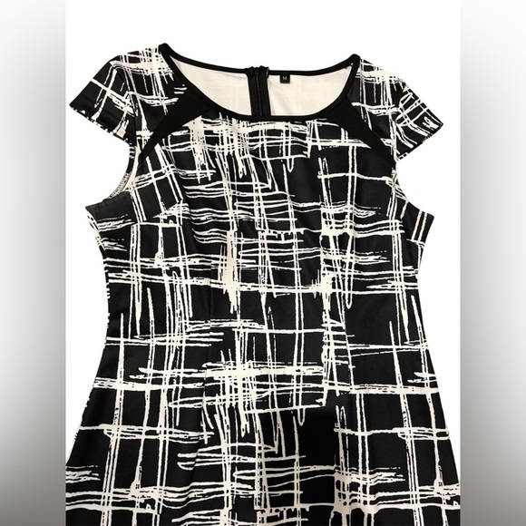 LunaJany Black White Abstract Edgy Form-Fitted Dress, Size M - Picture 5 of 6